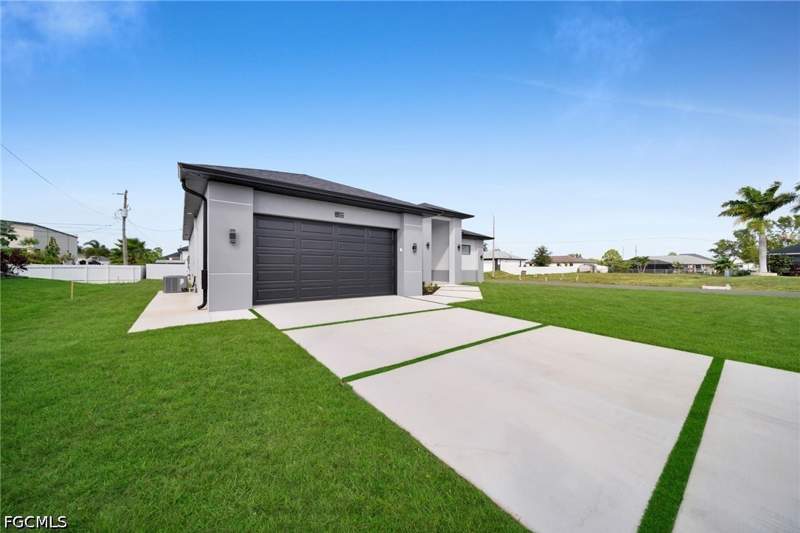 4 bedroom SingleFamilyResidence at 1414 NE 3rd Ave, Cape Coral, Cape Coral — photo 2