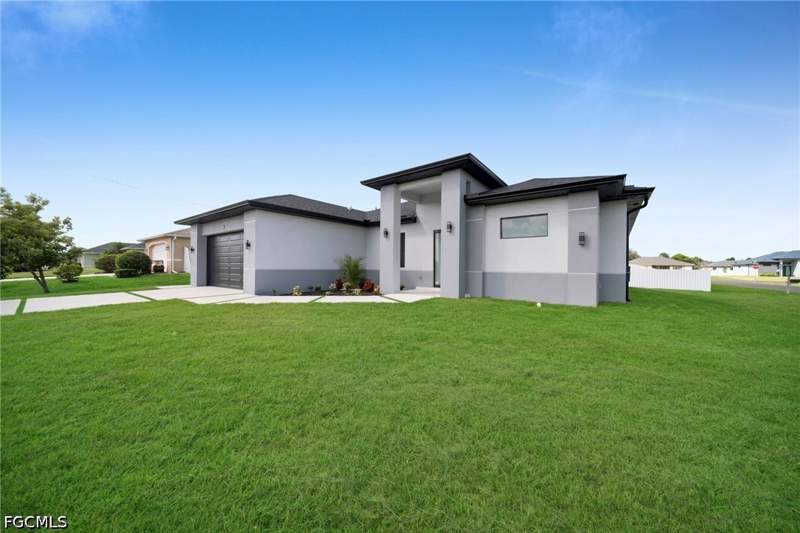 4 bedroom SingleFamilyResidence at 1414 NE 3rd Ave, Cape Coral, Cape Coral — photo 3