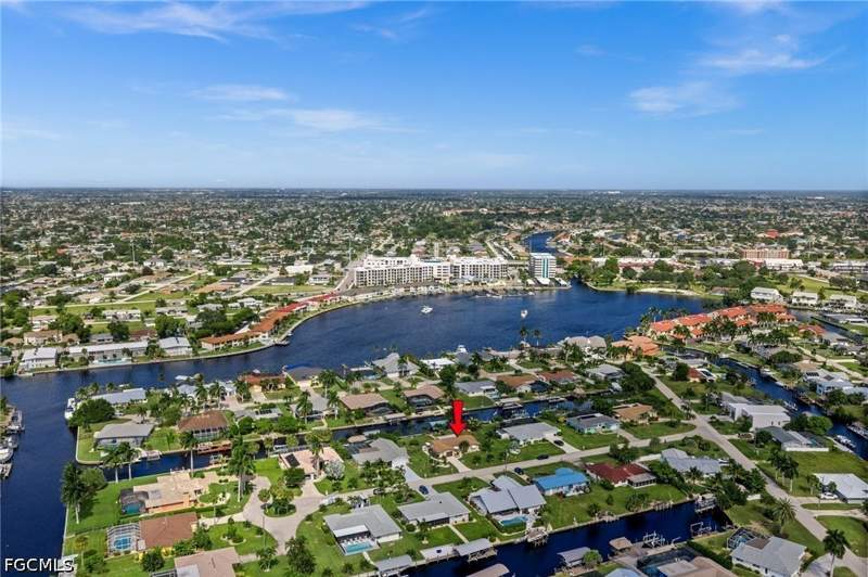 2 bedroom SingleFamilyResidence at 425 Pinecrest Ct, Cape Coral, Cape Coral — photo 2
