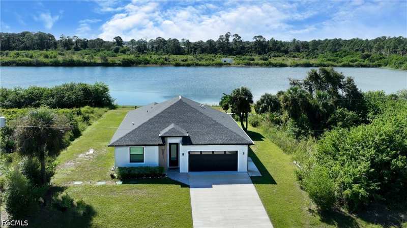 3 bedroom SingleFamilyResidence at 8017 Sunrise Cir, Port Labelle, Labelle — photo 1
