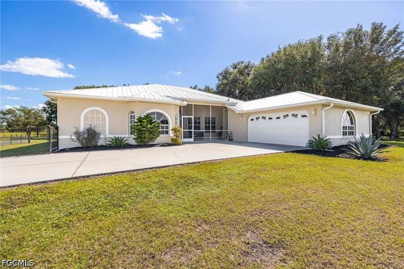 5 bedroom SingleFamilyResidence at 1352 Cemetery Rd, Old Fort Denaud, Labelle — photo 1