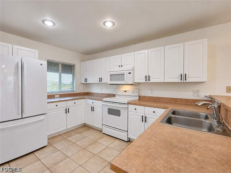 3 bedroom SingleFamilyResidence at 2122 NW 14th Ln, Cape Coral, Cape Coral — photo 5