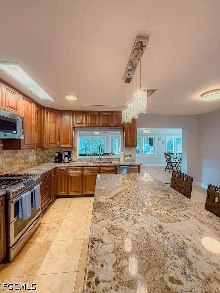 4 bedroom SingleFamilyResidence at 89 Glenmont Dr W, North Fort Myers, North Fort Myers — photo 5