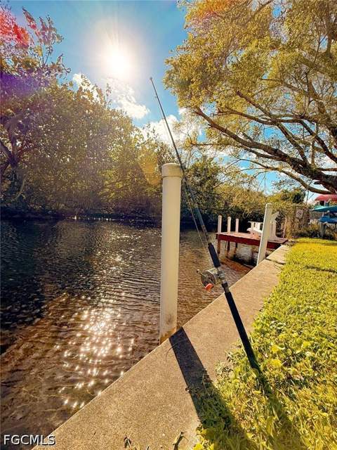 89 Glenmont Dr W, North Fort Myers FL - photo 8 of 32