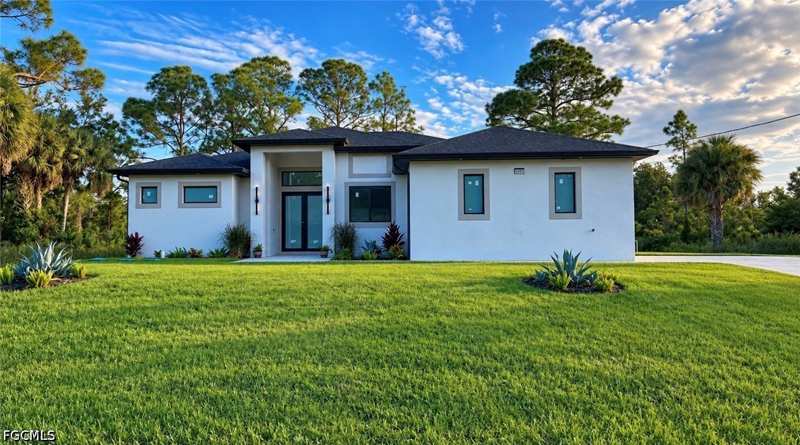 4 bedroom SingleFamilyResidence at 2009 Dixie Way, Twelfth Street Park, Lehigh Acres — photo 1