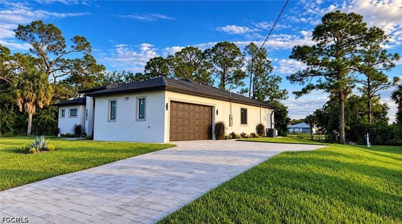 4 bedroom SingleFamilyResidence at 2009 Dixie Way, Twelfth Street Park, Lehigh Acres — photo 2