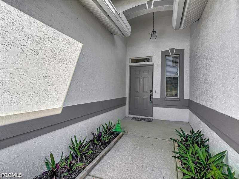3 bedroom SingleFamilyResidence at 208 Stanhope Cir, Maplewood, Naples — photo 2