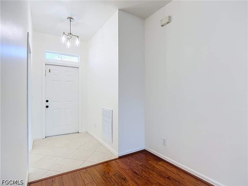 3 bedroom SingleFamilyResidence at 208 Stanhope Cir, Maplewood, Naples — photo 3