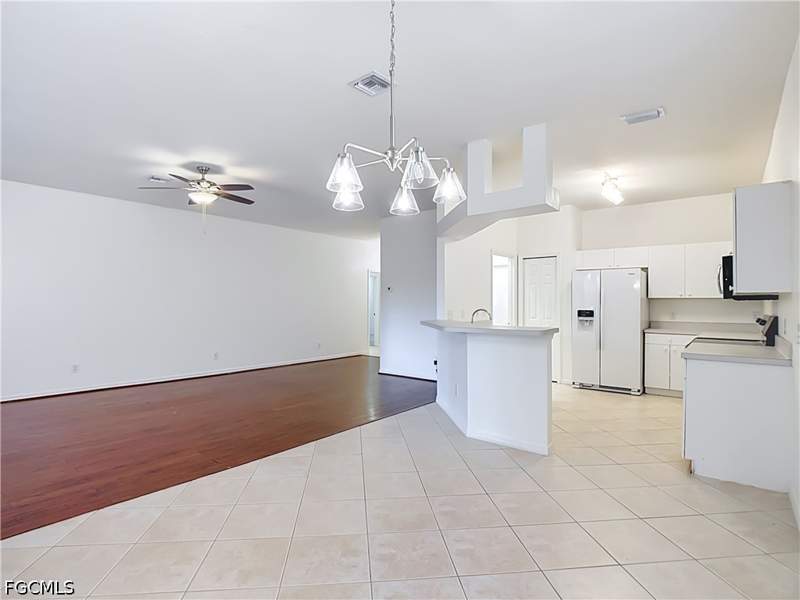 3 bedroom SingleFamilyResidence at 208 Stanhope Cir, Maplewood, Naples — photo 4