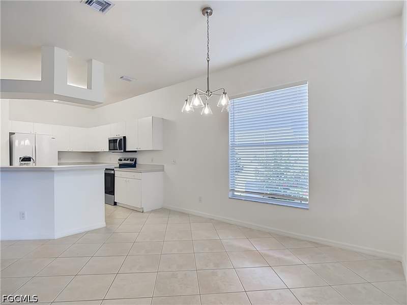 3 bedroom SingleFamilyResidence at 208 Stanhope Cir, Maplewood, Naples — photo 5