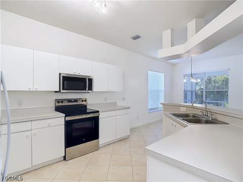 208 Stanhope Cir, Naples FL - photo 6 of 44