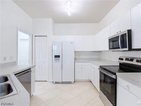 208 Stanhope Cir, Naples FL - photo 8 of 44