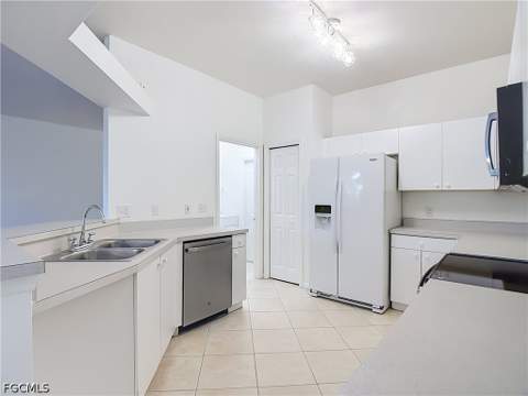 208 Stanhope Cir, Naples FL - photo 9 of 44