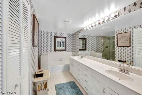 5637 Turtle Bay Dr 17, Naples FL - photo 8 of 21