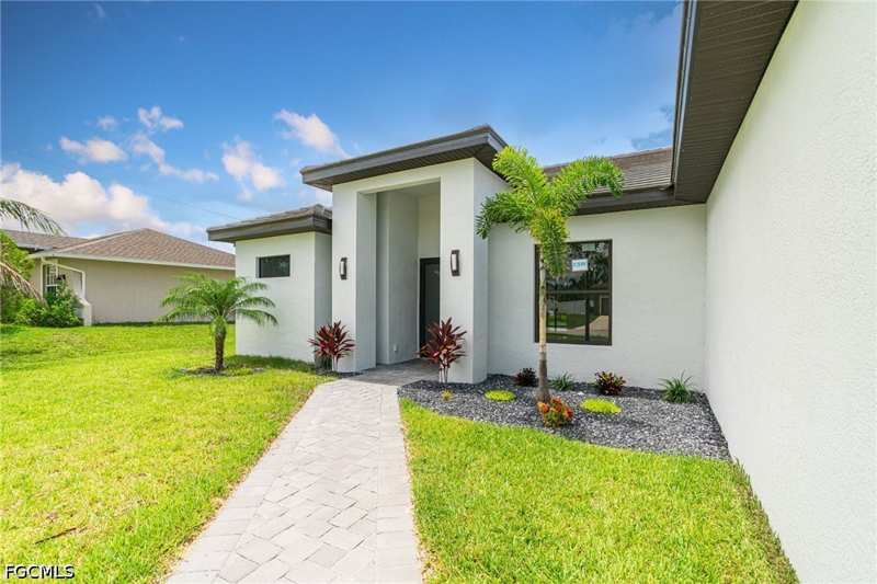 4 bedroom SingleFamilyResidence at 212 SW 19th Ter, Cape Coral, Cape Coral — photo 1
