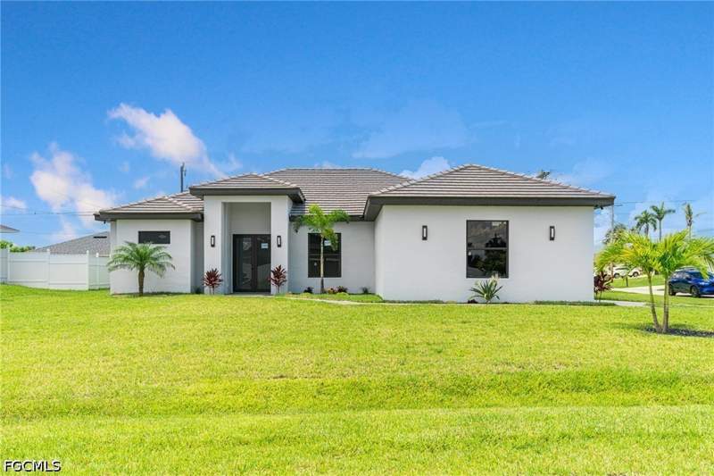 4 bedroom SingleFamilyResidence at 212 SW 19th Ter, Cape Coral, Cape Coral — photo 3