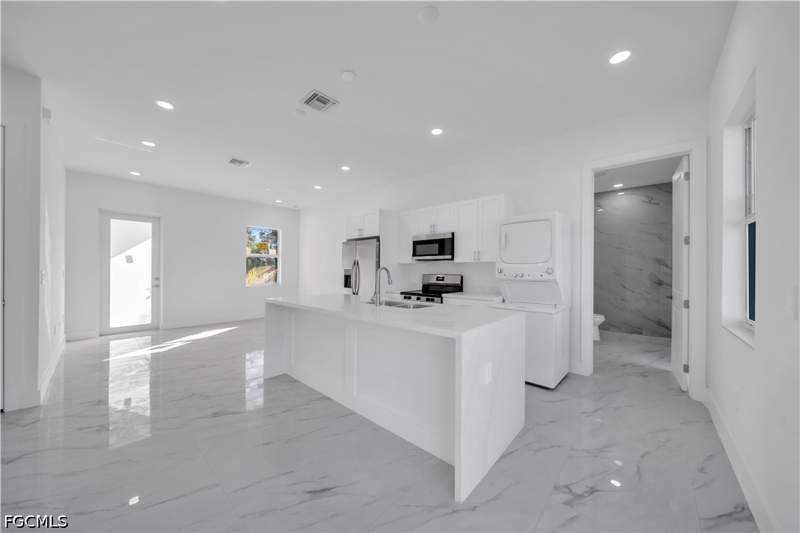 3 bedroom SingleFamilyResidence at 2910 67th St W, Lehigh Acres, Lehigh Acres — photo 4