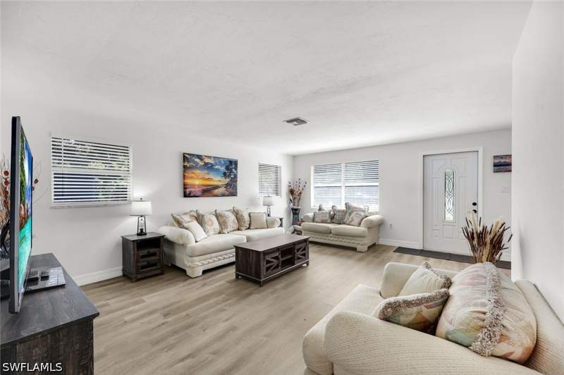 2 bedroom SingleFamilyResidence at 9981 Kentucky St, Heitmans, Bonita Springs — photo 4