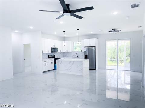 529 Knapp St, Lehigh Acres FL - photo 8 of 40