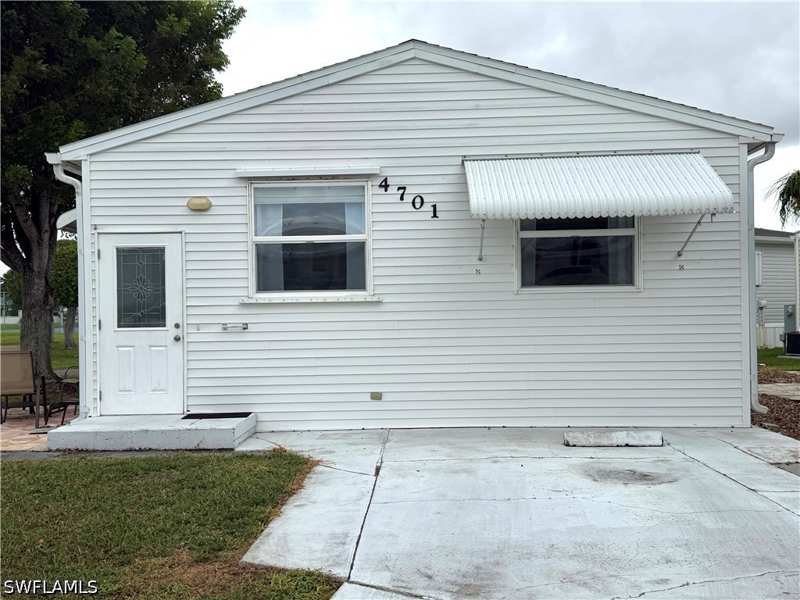 2 bedroom ManufacturedHome at 4701 Pilgrims Way W, Riverwoods Plantation, Estero — photo 1