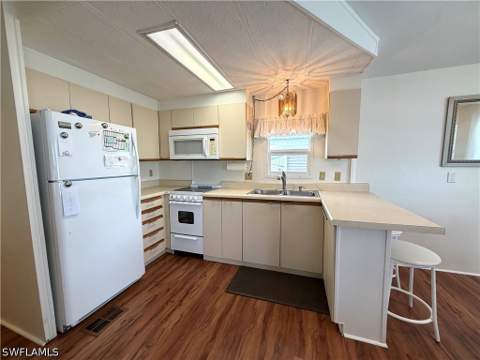 4701 Pilgrims Way W, Estero FL - photo 11 of 34