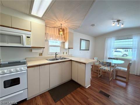 4701 Pilgrims Way W, Estero FL - photo 12 of 34