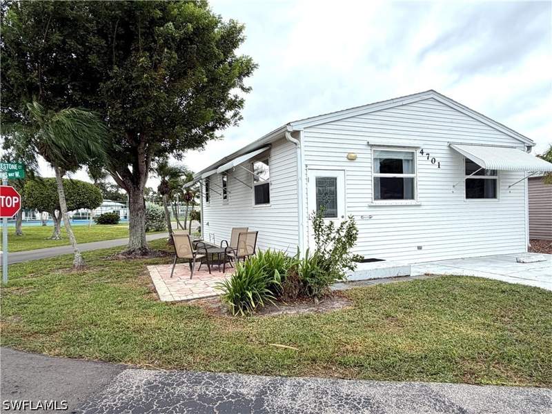 2 bedroom ManufacturedHome at 4701 Pilgrims Way W, Riverwoods Plantation, Estero — photo 2