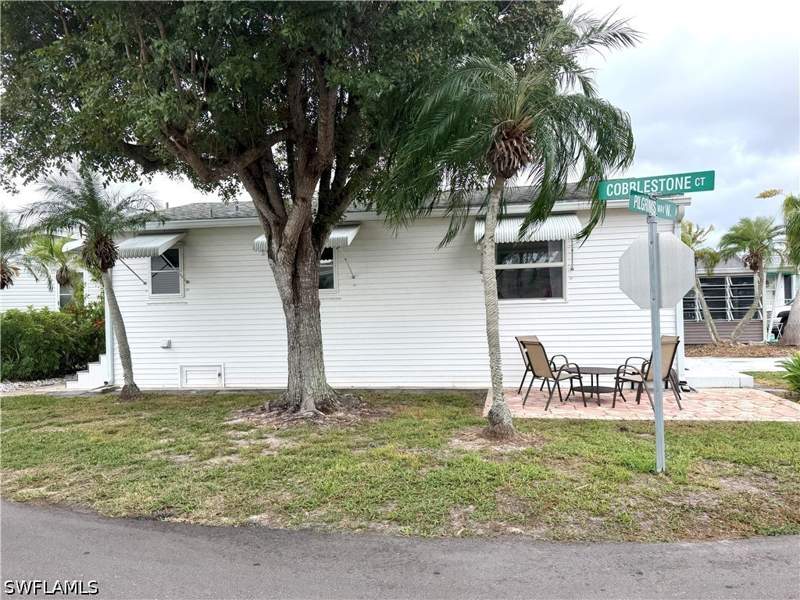 2 bedroom ManufacturedHome at 4701 Pilgrims Way W, Riverwoods Plantation, Estero — photo 4