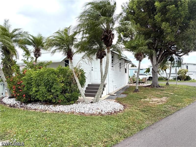 2 bedroom ManufacturedHome at 4701 Pilgrims Way W, Riverwoods Plantation, Estero — photo 5