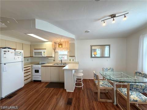 4701 Pilgrims Way W, Estero FL - photo 9 of 34