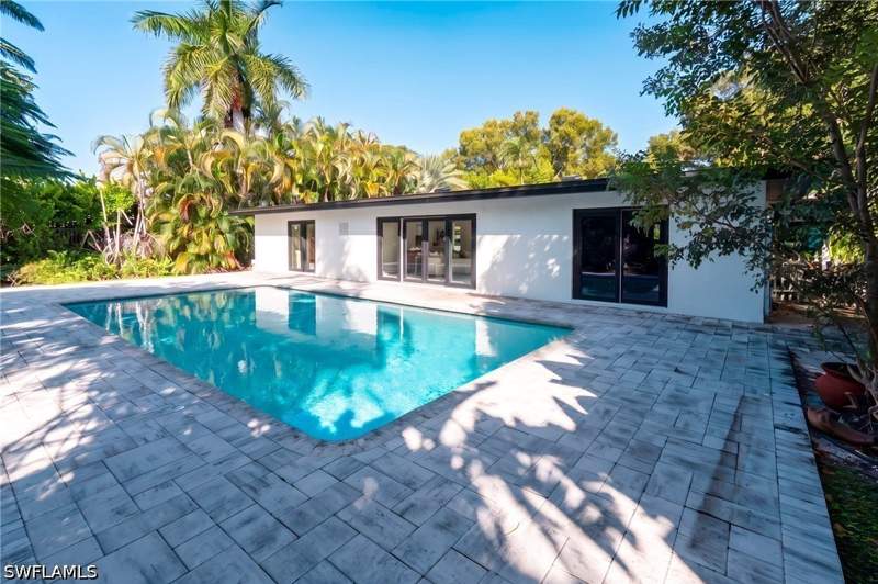 4 bedroom SingleFamilyResidence at 1630 Chesapeake Ave, Oyster Bay, Naples — photo 4