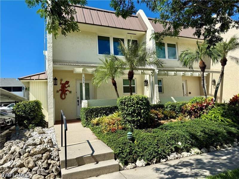 2 bedroom Townhouse at 800 River Point Dr 534, Naples Bay Club, Naples — photo 3