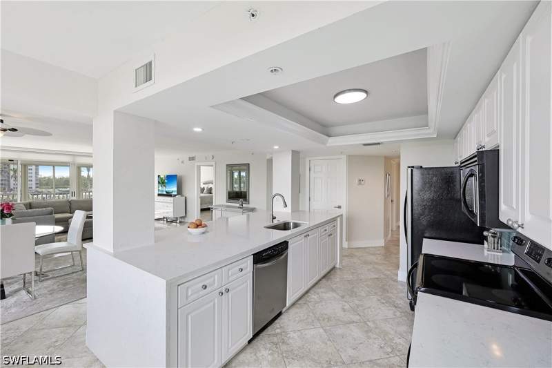2 bedroom Condominium at 25 Bluebill Ave 201, Gulf Breeze At Vanderbilt, Naples — photo 5