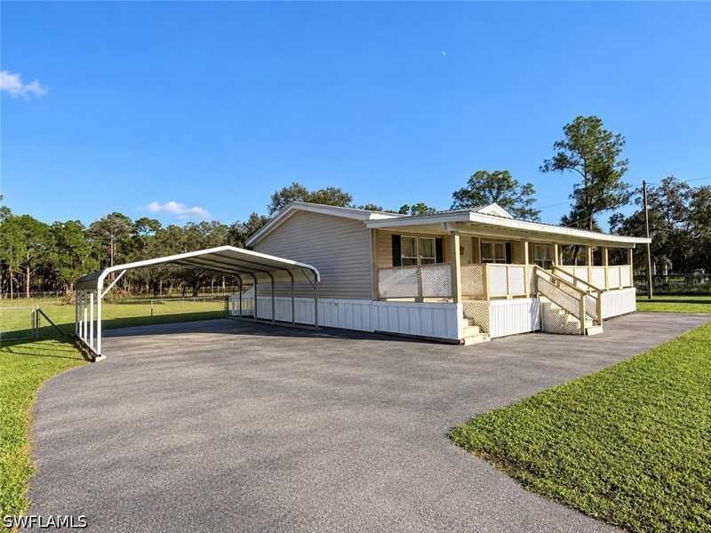 3 bedroom ManufacturedHome at 555 S Hacienda St, Montura, Clewiston — photo 1