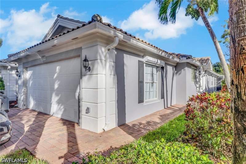 2 bedroom Duplex at 15504 Orlanda Dr, Village Walk Of Bonita Springs, Bonita Springs — photo 5