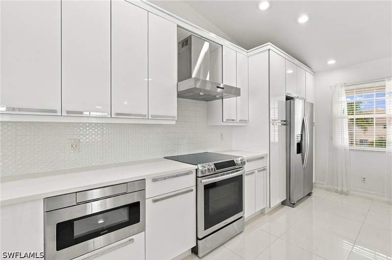 3 bedroom Condominium at 9175 Michael Cir 4, Aquamarine At Sunstone, Naples — photo 4