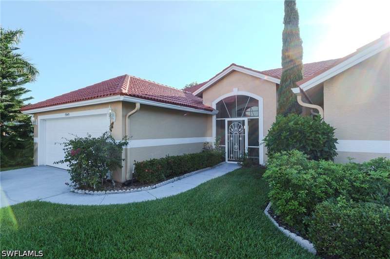 3 bedroom SingleFamilyResidence at 1945 E Crown Pointe Blvd, Crown Pointe East, Naples — photo 2