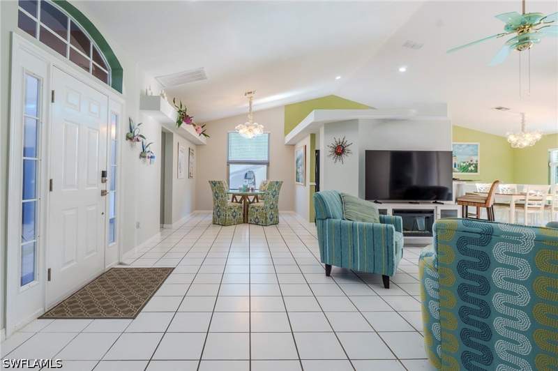 3 bedroom SingleFamilyResidence at 1945 E Crown Pointe Blvd, Crown Pointe East, Naples — photo 3