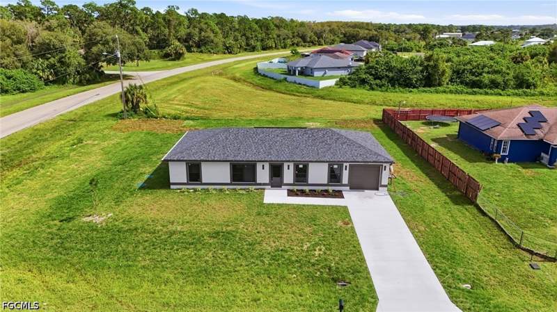 3 bedroom SingleFamilyResidence at 8059 Buttercup Cir, Port Labelle, Labelle — photo 2