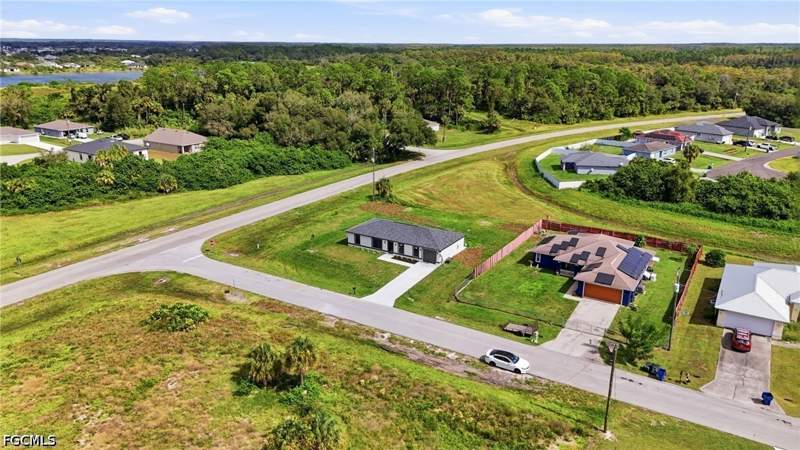 3 bedroom SingleFamilyResidence at 8059 Buttercup Cir, Port Labelle, Labelle — photo 3