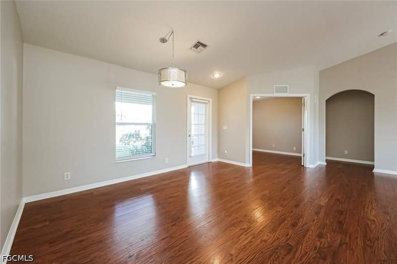 3 bedroom SingleFamilyResidence at 504 SW 28th Ter, Cape Coral, Cape Coral — photo 5