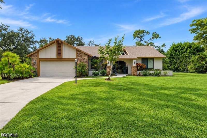 3 bedroom SingleFamilyResidence at 12418 McGregor Woods Cir, McGregor Woods, Fort Myers — photo 1