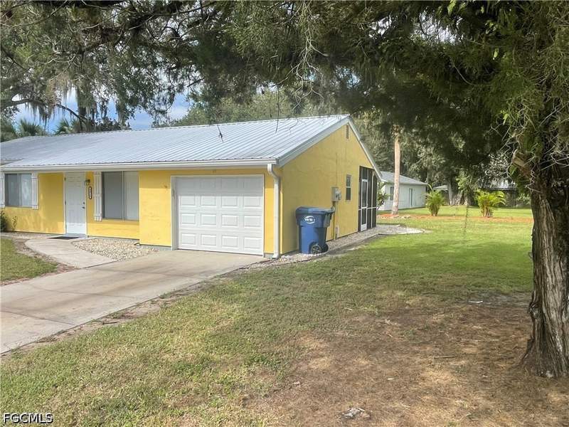 3 bedroom SingleFamilyResidence at 4015 Rainbow Cir, Port Labelle, Labelle — photo 3