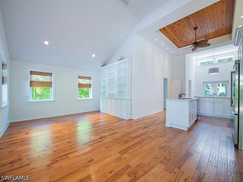 3 bedroom SingleFamilyResidence at 1260 12th Ave N, Lake Park, Naples — photo 2