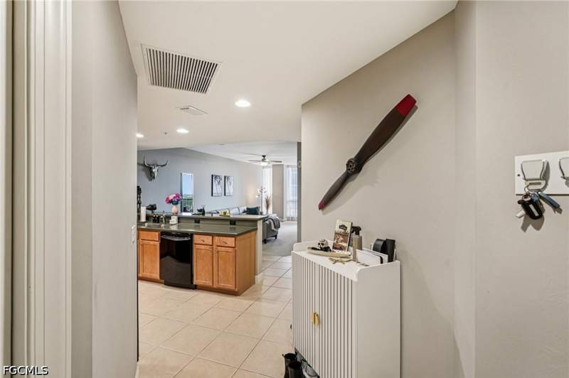 2 bedroom Condominium at 5781 Cape Harbour Dr 903, Marina South II, Cape Coral — photo 3
