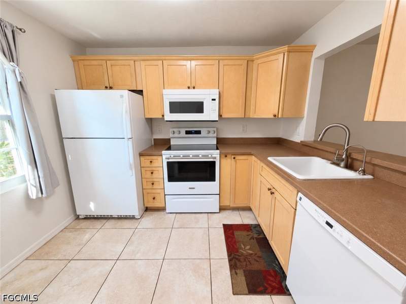 2 bedroom Attached at 6300 S Pointe Blvd 120, South Pointe Villas Condo, Fort Myers — photo 3