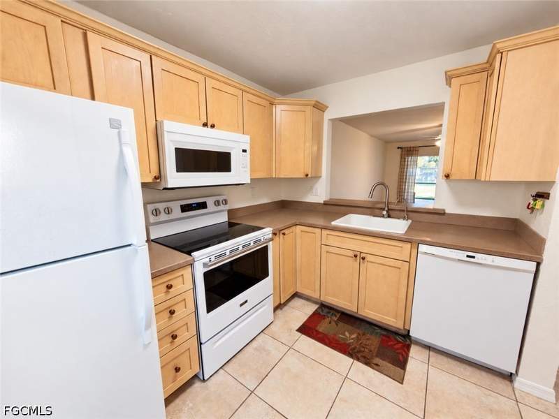 2 bedroom Attached at 6300 S Pointe Blvd 120, South Pointe Villas Condo, Fort Myers — photo 4