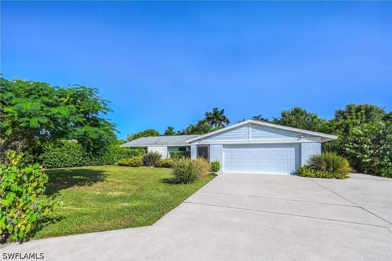 3 bedroom SingleFamilyResidence at 2367 Outrigger Ln, Coconut River, Naples — photo 2