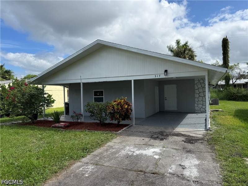 3 bedroom SingleFamilyResidence at 317 Montgomery Ave, Fort Myers, Fort Myers — photo 2