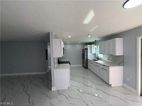 317 Montgomery Ave, Fort Myers FL - photo 9 of 32